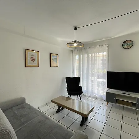 T2 Avec Terrasse Et Piscine à Vieux-boucau, Idéal Pour Les ! - Fr-1-379-18
