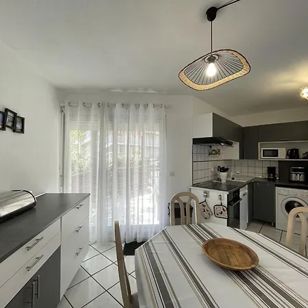 T2 Avec Terrasse Et Piscine à Vieux-boucau, Idéal Pour Les ! - Fr-1-379-18